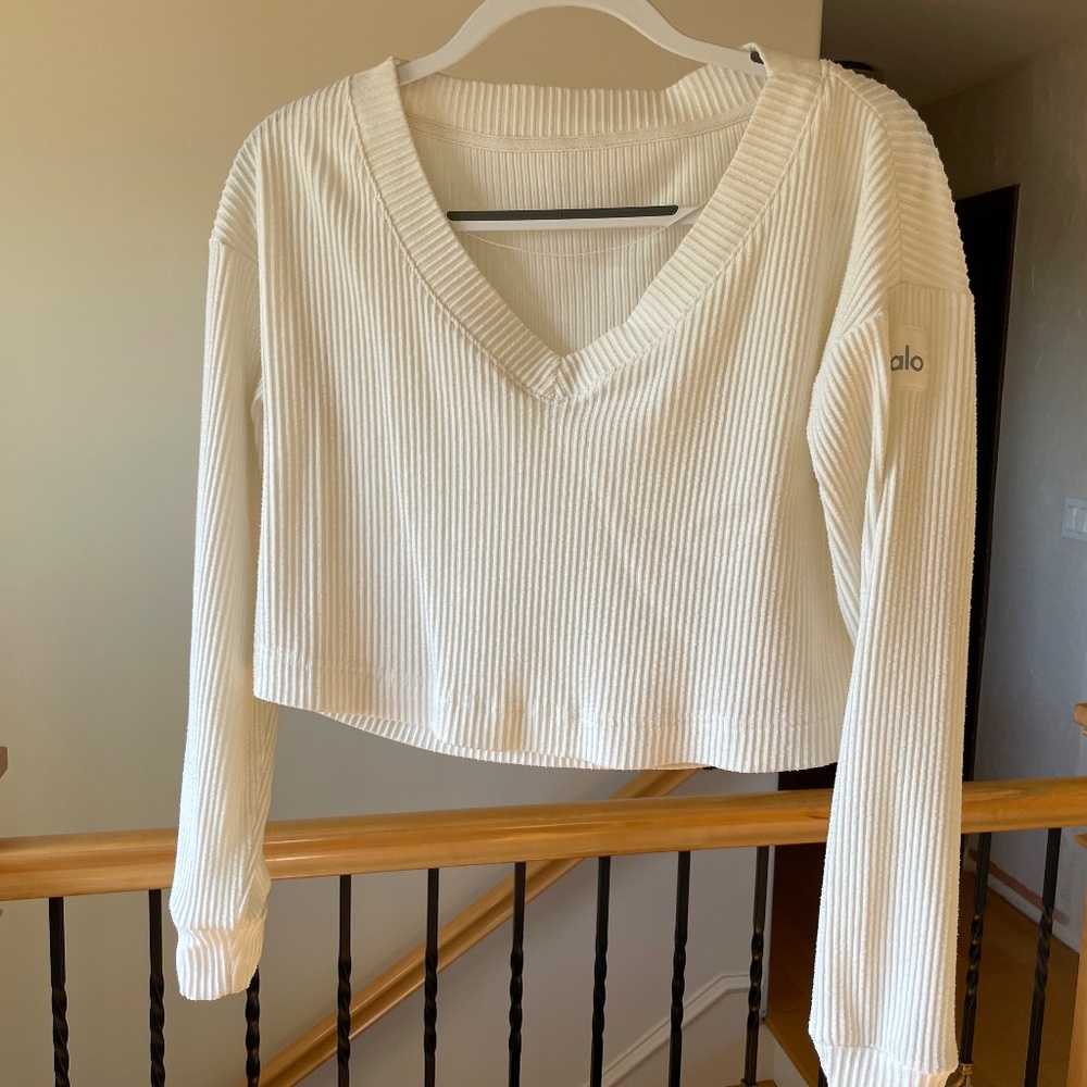 Alo Cream  V neck ribbed sweatshirt size XS